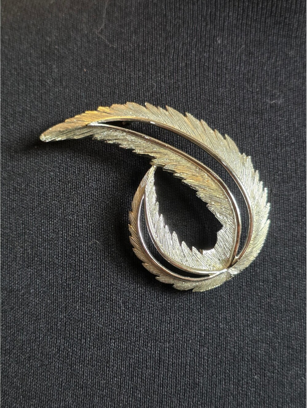 Vintage Sarah Coventry Silver Tone Textured Leaf Swirl Brooch